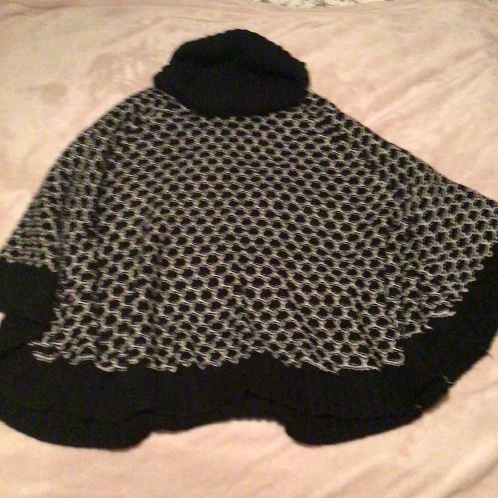 Sweater cape - Picture 2 of 2